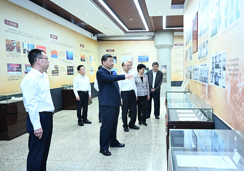 9月6日至8日，中共中央總書記、國家主席、中央軍委主席習近平在黑龍江考察。這是7日上午，習近平在哈爾濱工程大學哈軍工紀念館考察。